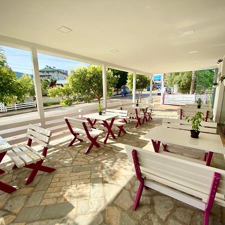 Family Hotel Haruni Ksamil Extérieur photo