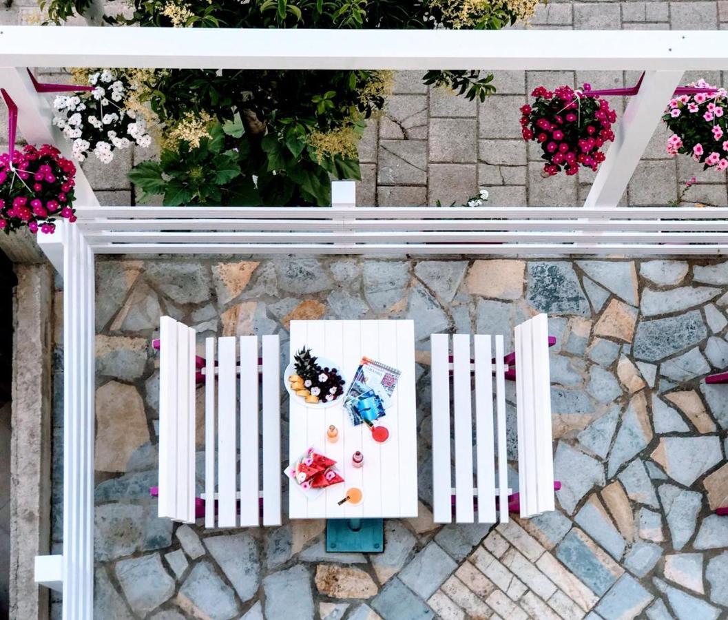 Family Hotel Haruni Ksamil Extérieur photo