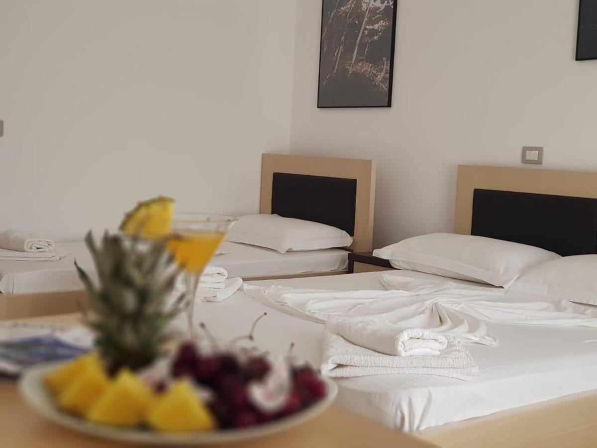 Family Hotel Haruni Ksamil Extérieur photo