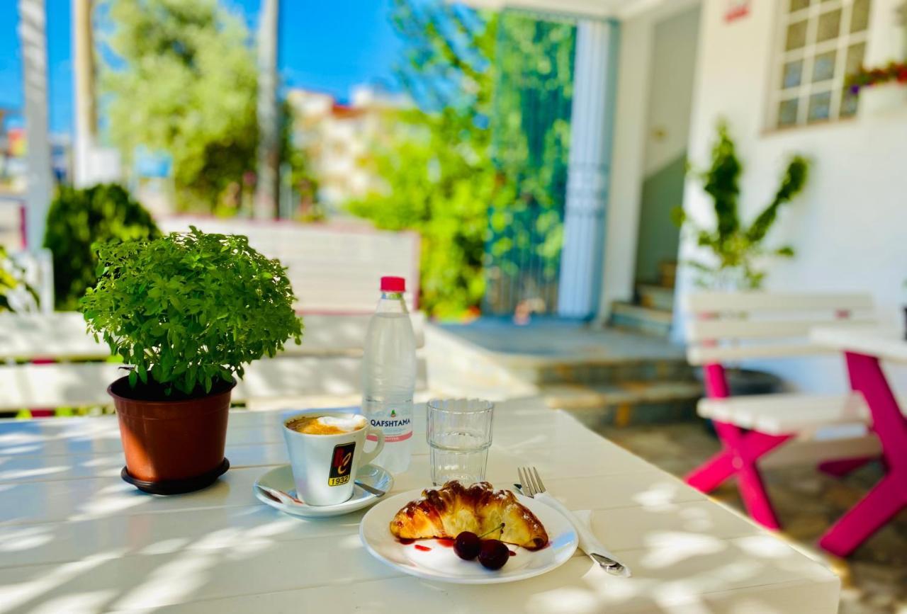 Family Hotel Haruni Ksamil Extérieur photo