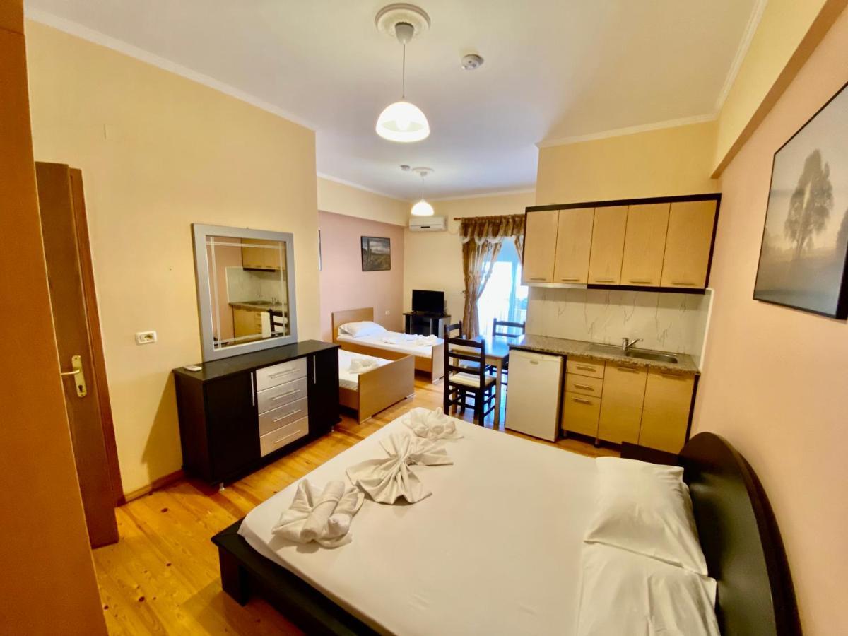 Family Hotel Haruni Ksamil Extérieur photo