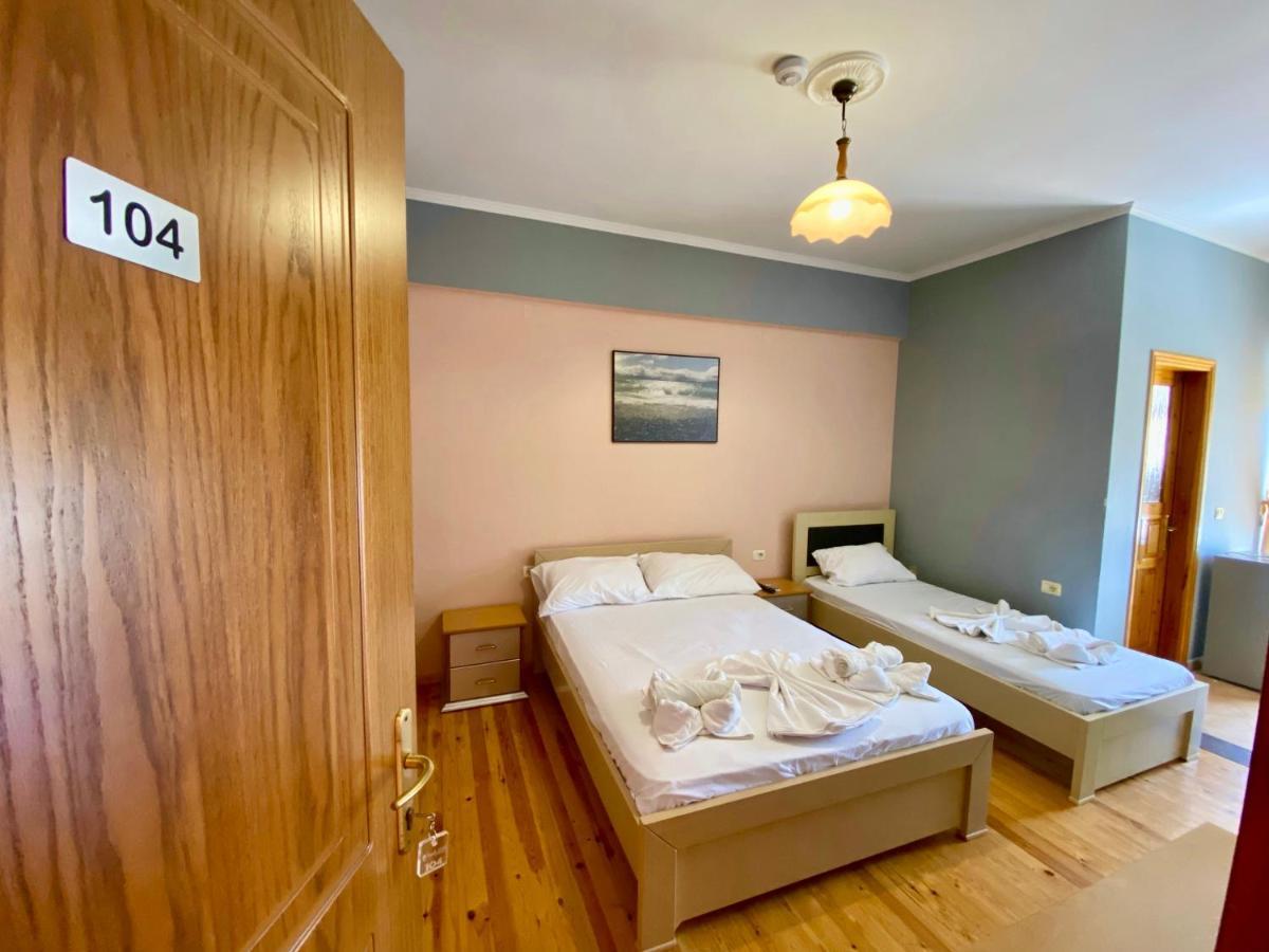 Family Hotel Haruni Ksamil Extérieur photo