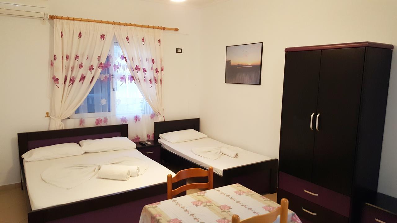 Family Hotel Haruni Ksamil Extérieur photo