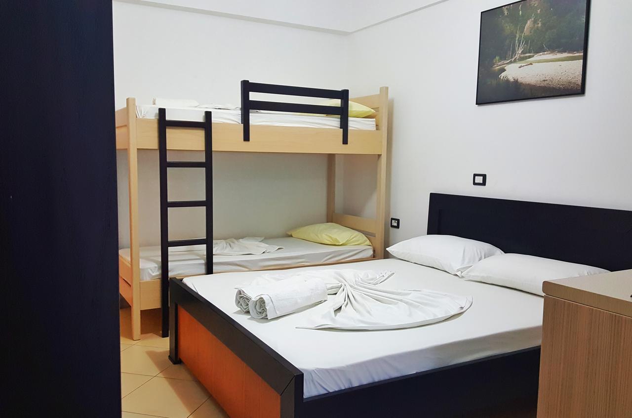 Family Hotel Haruni Ksamil Extérieur photo