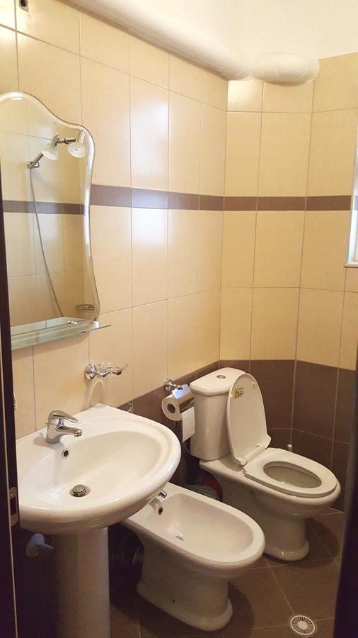 Family Hotel Haruni Ksamil Extérieur photo