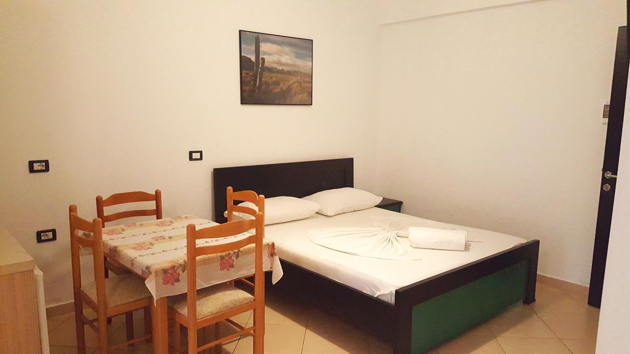 Family Hotel Haruni Ksamil Extérieur photo